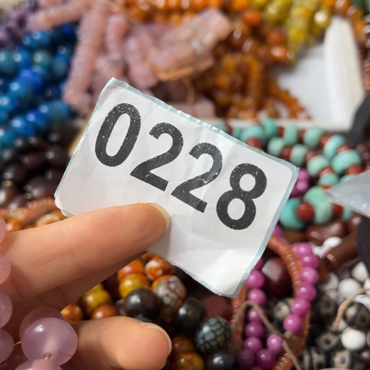 แ***ว玛瑙/玉髓颈饰未镶嵌