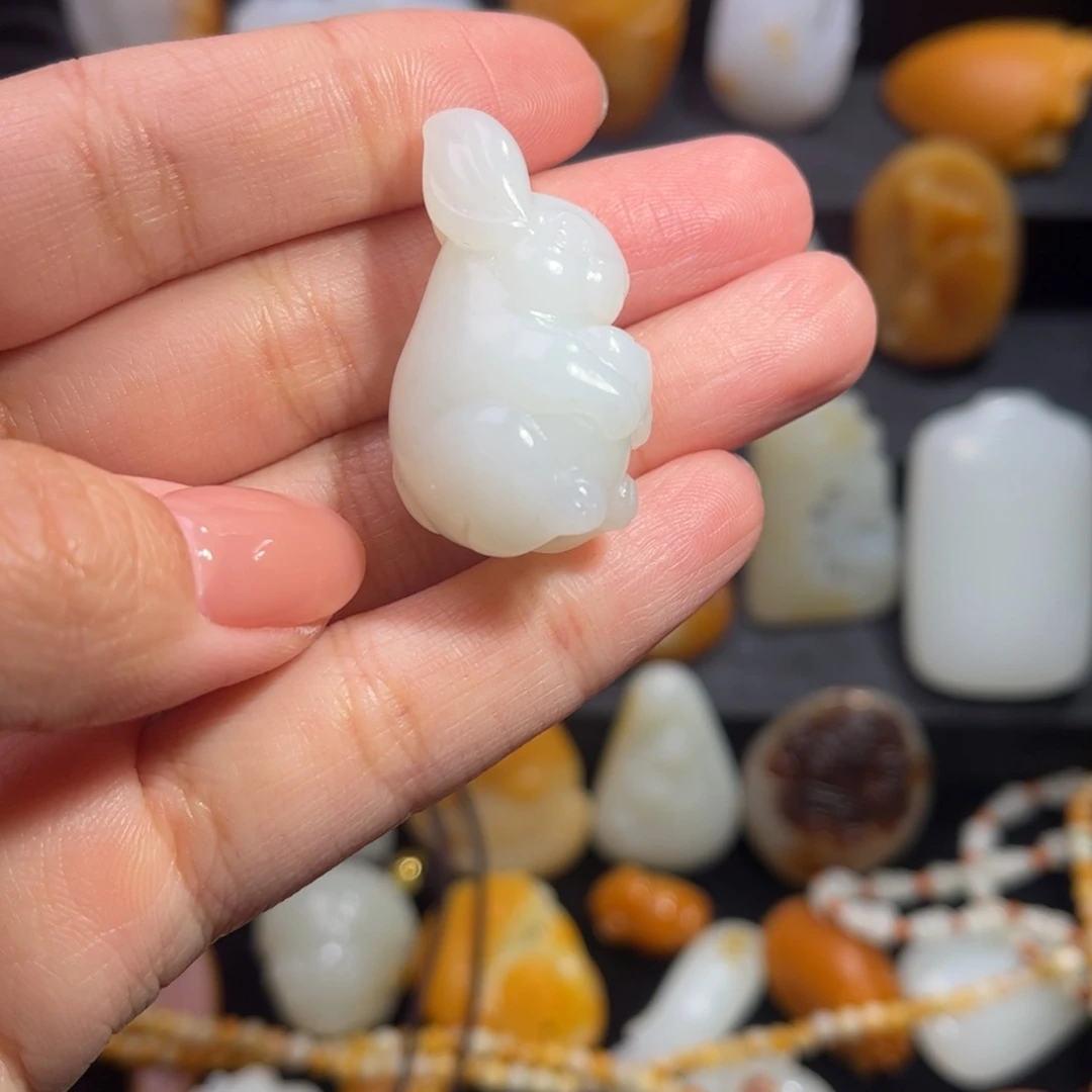 和田玉颈饰未镶嵌花**手