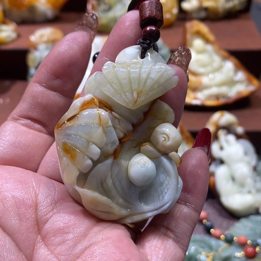 蛇纹石玉颈饰未镶嵌