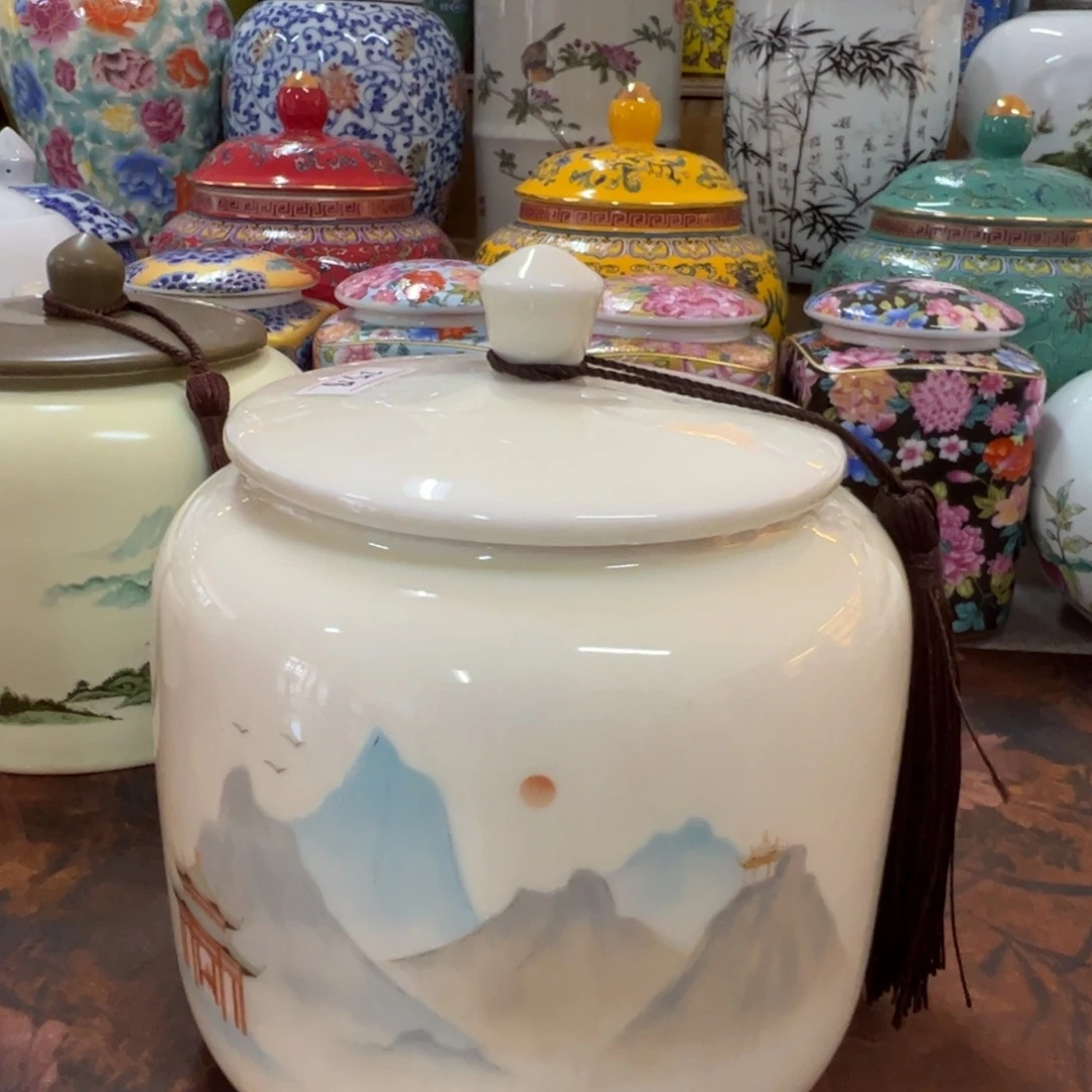 家用陶瓷茶叶罐。