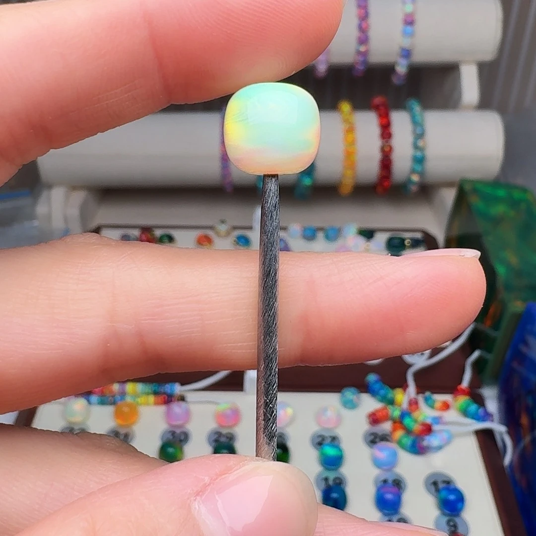 树脂制品人造欧泊卡11老型浅淡黄单颗