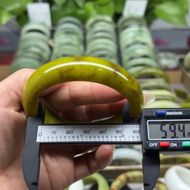 蛇纹石玉未镶嵌手镯50