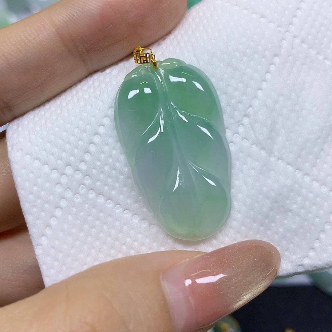颈饰18K金镶嵌翡翠挂件