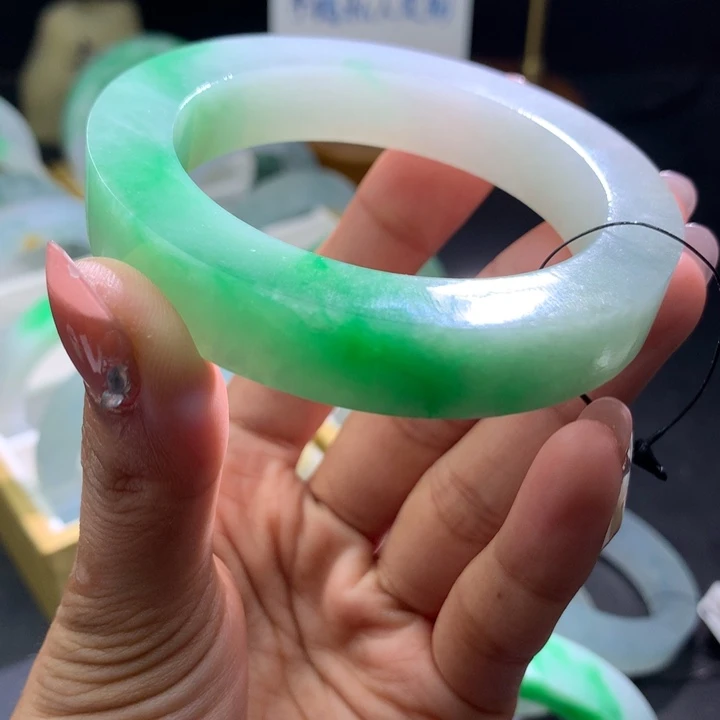 未镶嵌翡翠手镯定制翡翠