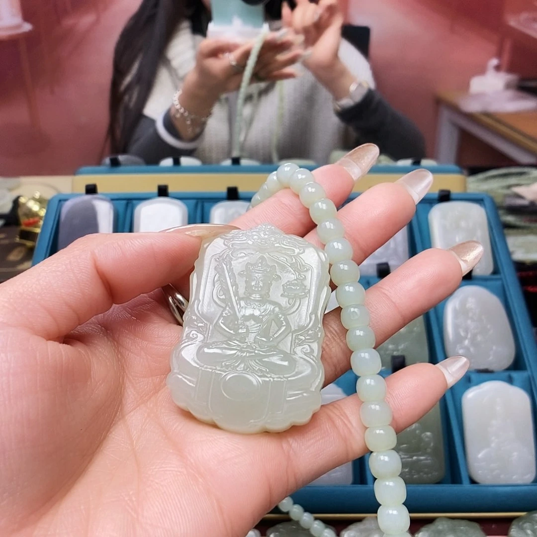 和田玉颈饰未镶嵌我***儿