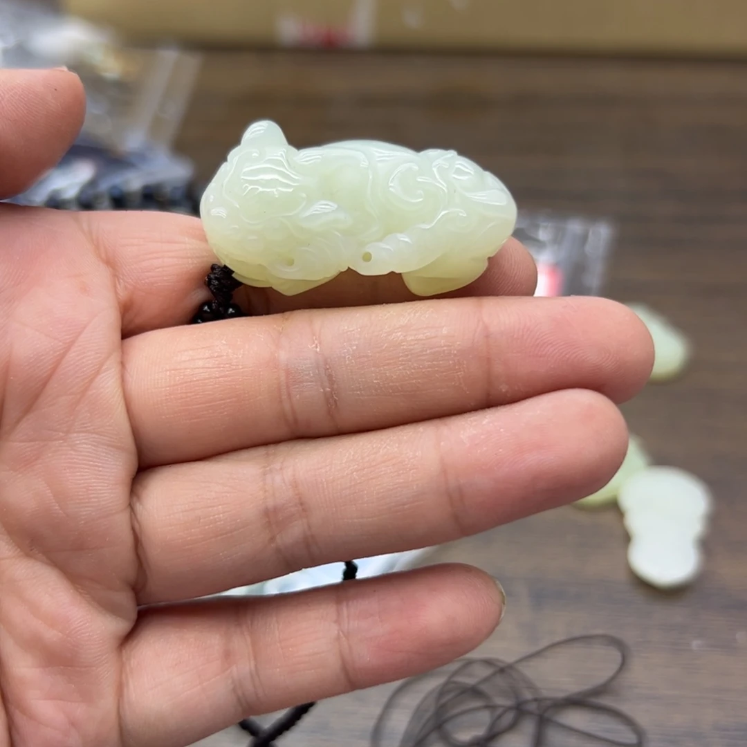 和田玉未镶嵌颈饰貔貅