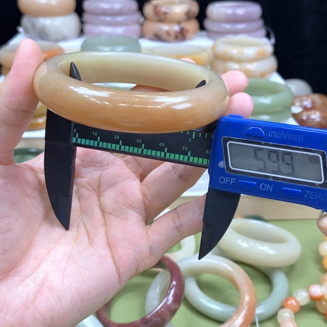 石英质玉未镶嵌手镯