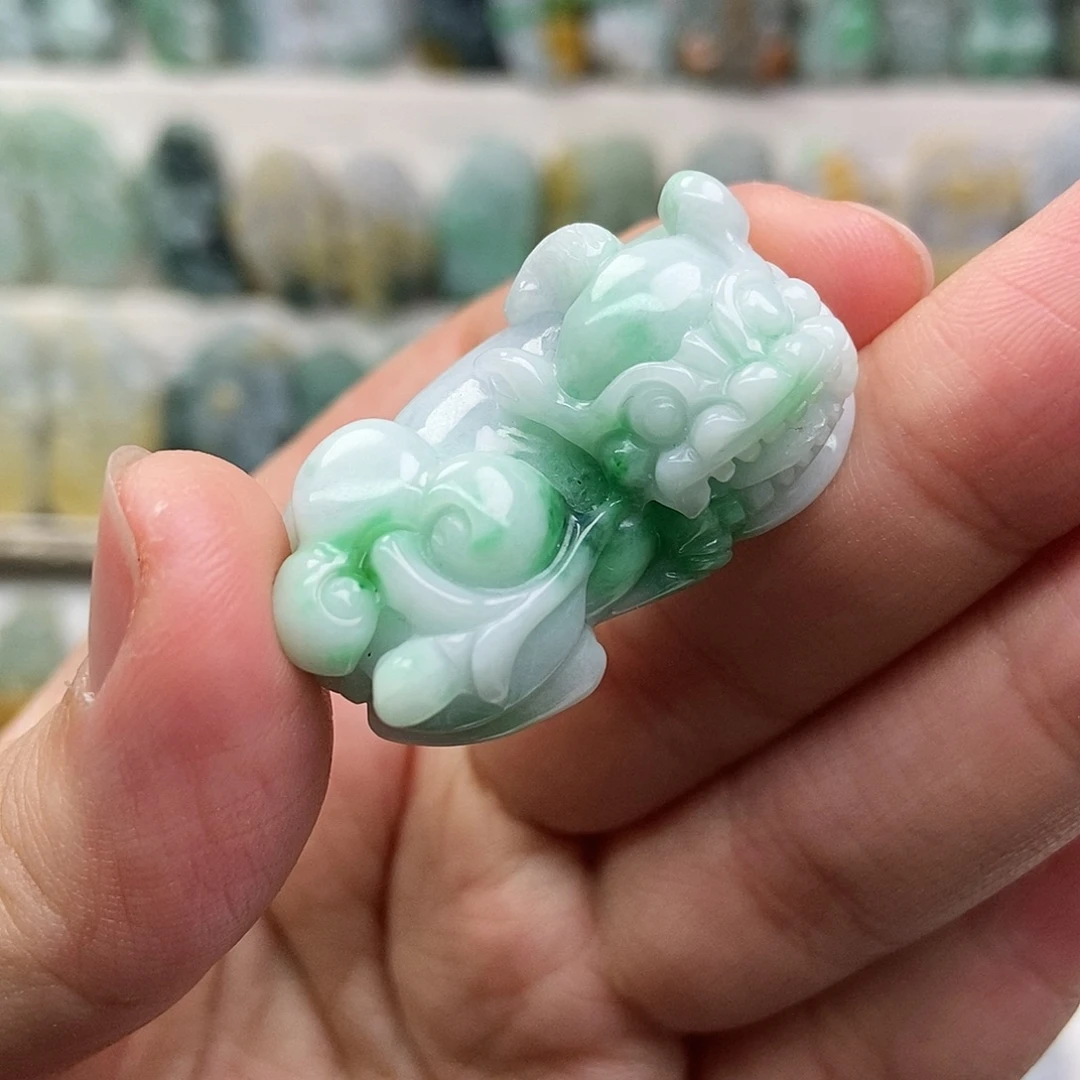 翡翠未镶嵌吊坠(赠链)