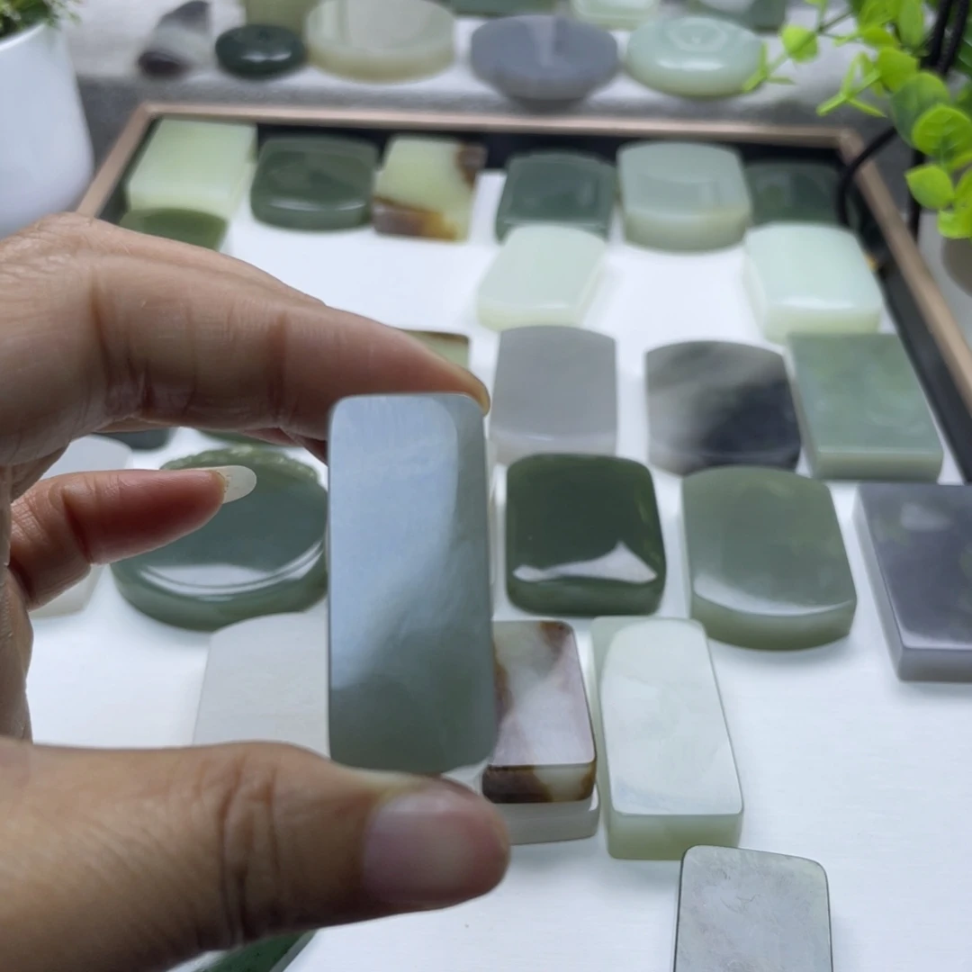 和田玉未镶嵌颈饰不****识