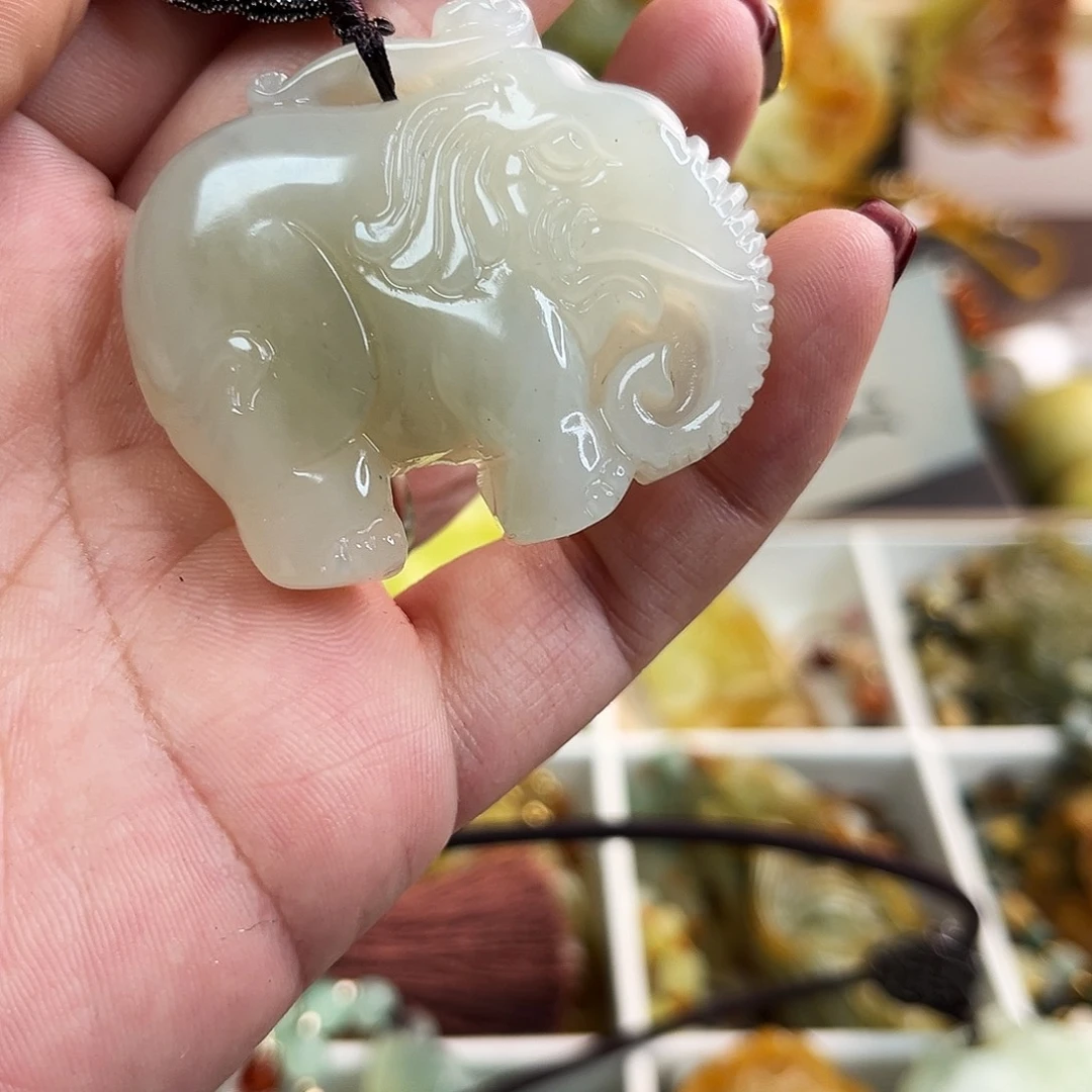 蛇纹石玉颈饰未镶嵌