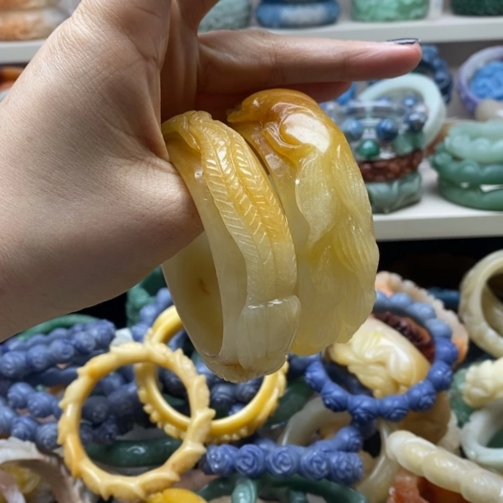 未镶嵌手镯石英岩玉