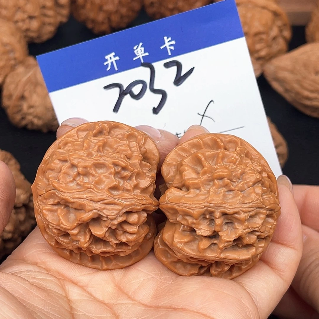 文玩核桃吊坠蓝**冻苹果42尺。 2032