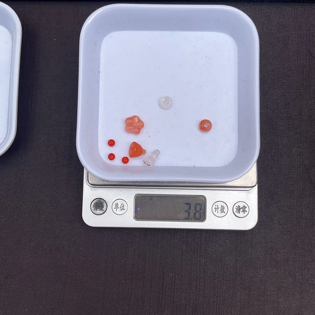 未镶嵌颈饰玛瑙/玉髓是***。小配饰