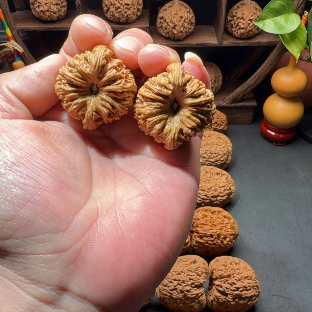 文玩核桃把件南疆石凹底拉丝尺寸40