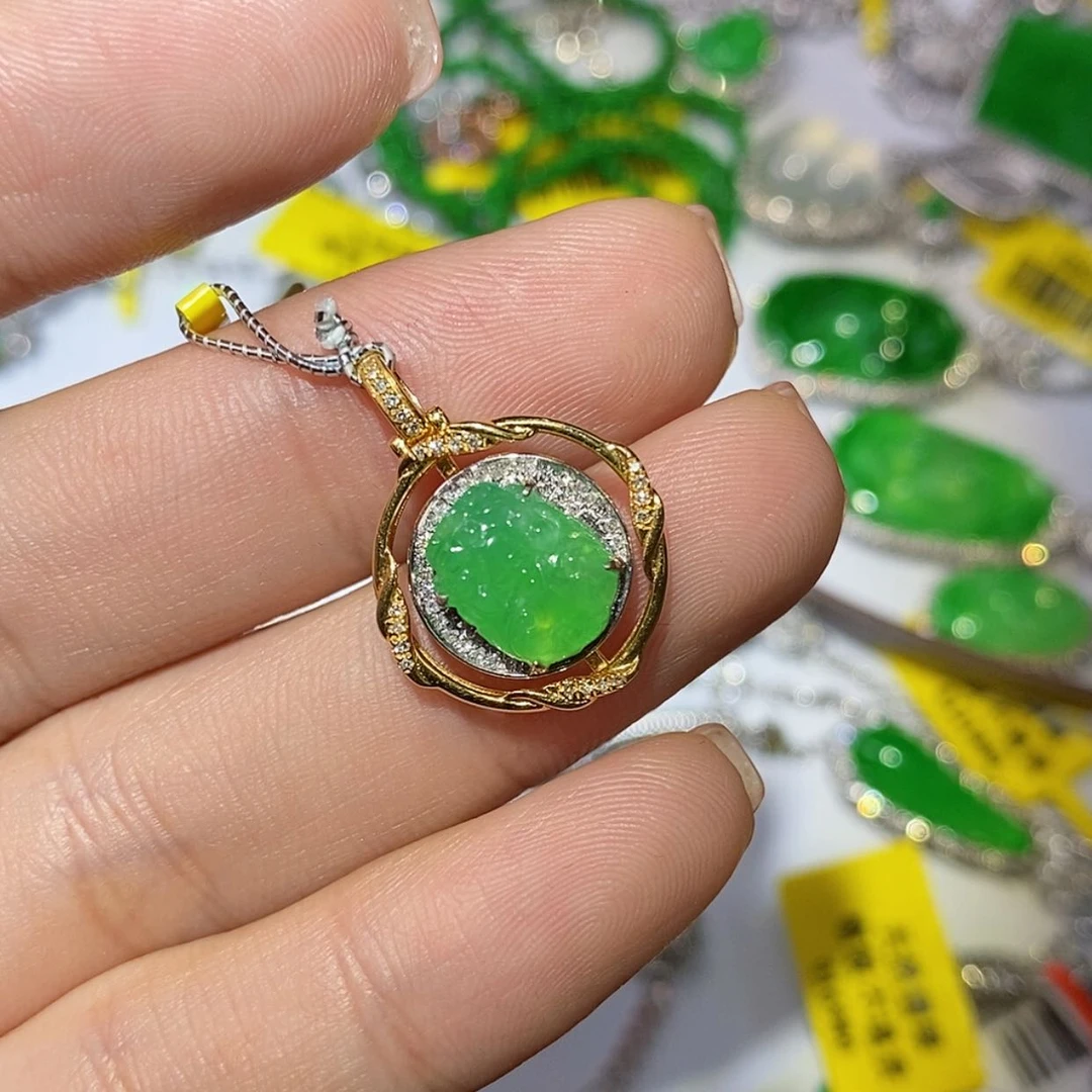 【闪购商品】翡翠颈饰18K金镶嵌张*东吊坠