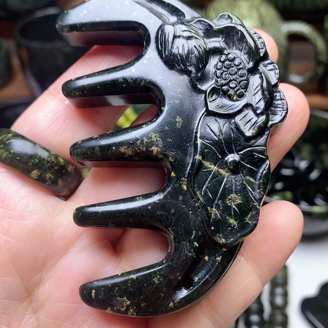 蛇纹石玉未镶嵌梳子