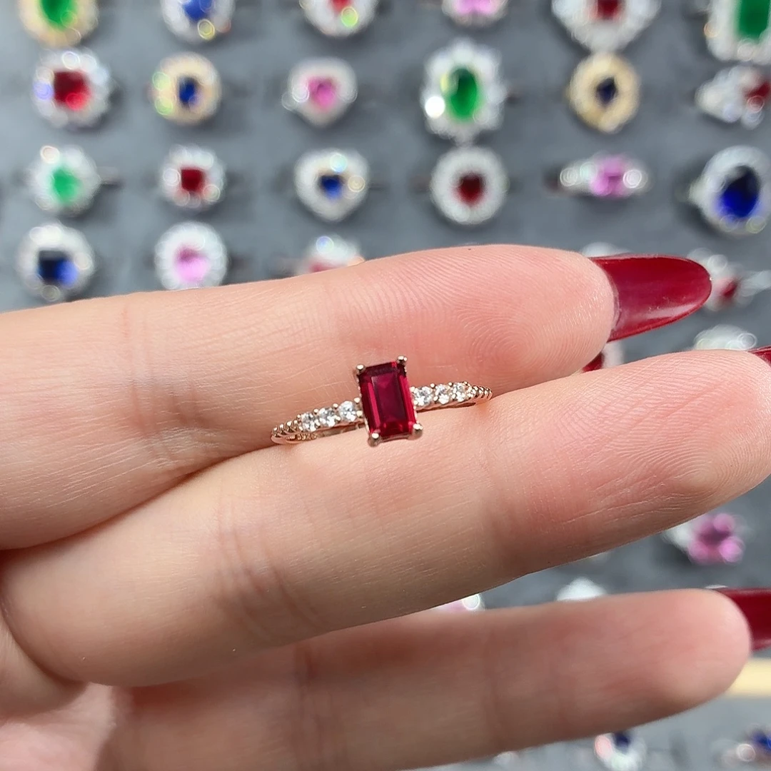 925银003培育缅甸鸽血红色宝石