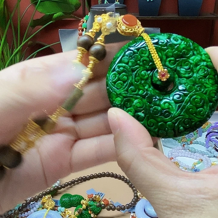 翡翠未镶嵌颈饰吊坠