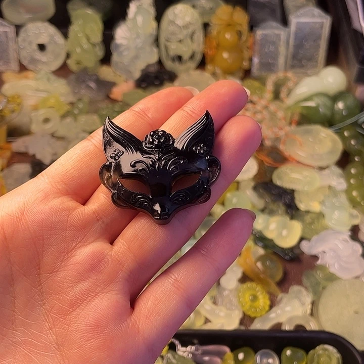 蛇纹石玉合金颈饰狐狸面具