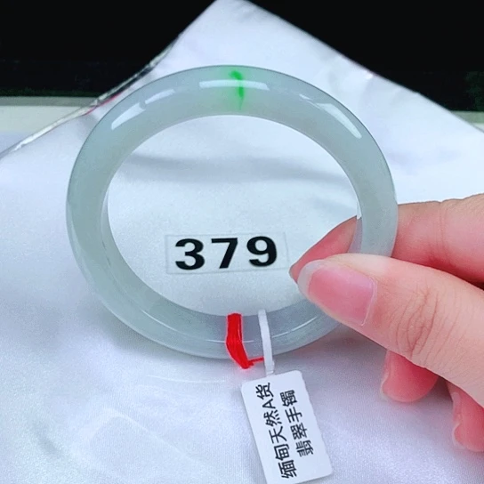 翡翠手镯未镶嵌翡翠手镯
