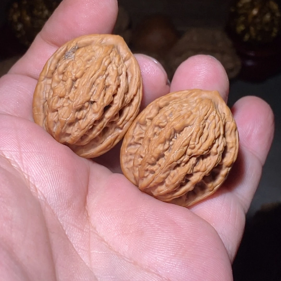 文玩核桃吊坠虎头