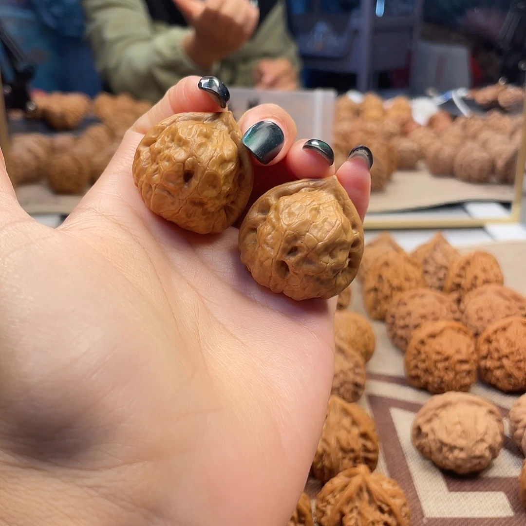 文玩核桃吊坠玉蟾