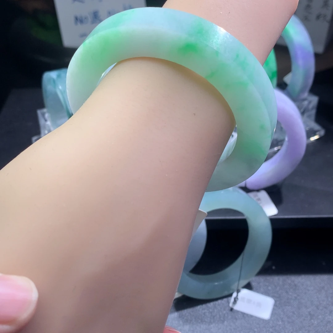 定制翡翠未镶嵌翡翠手镯