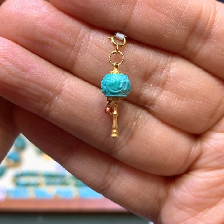 绿松石18K金镶嵌挂件