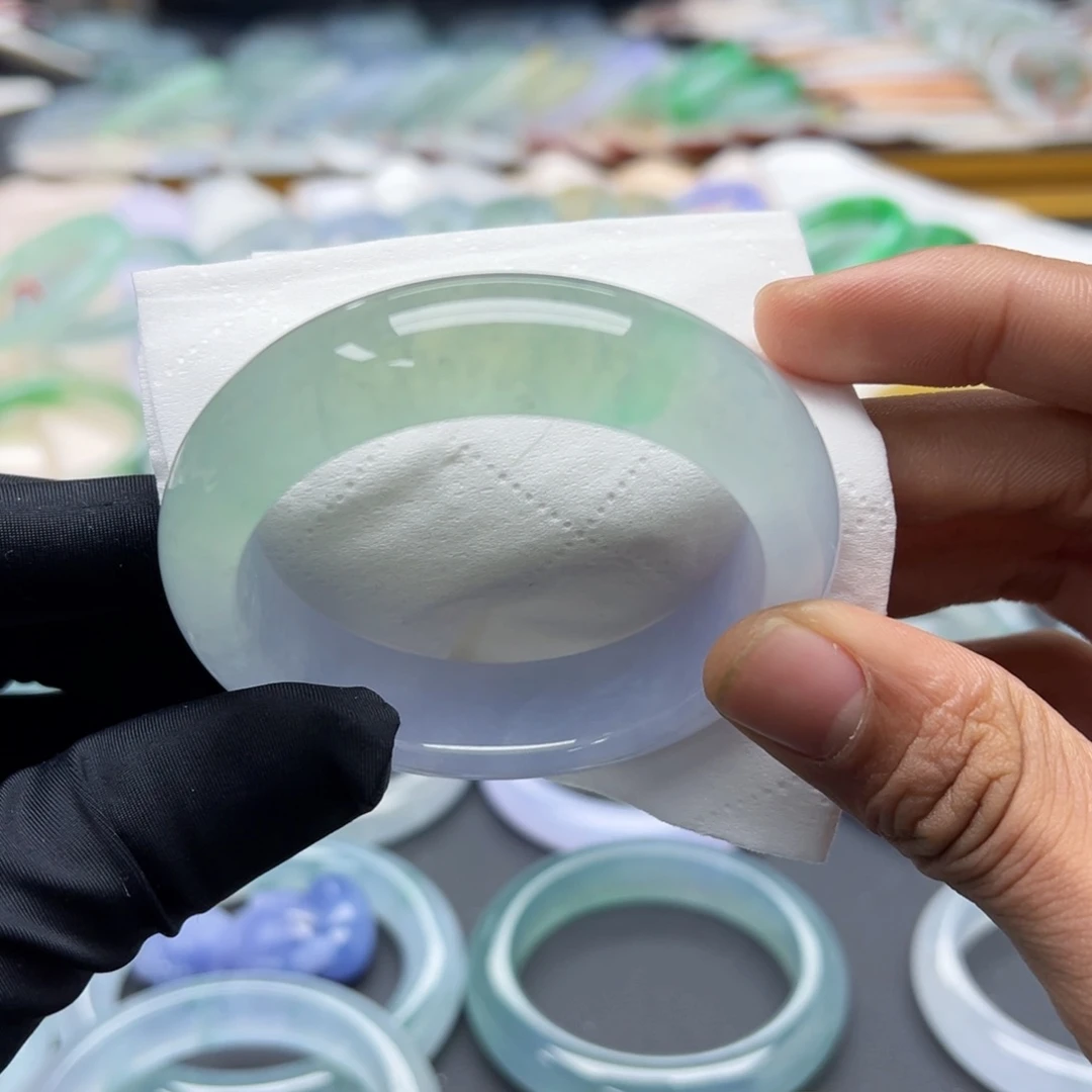 翡翠手镯未镶嵌冰绿