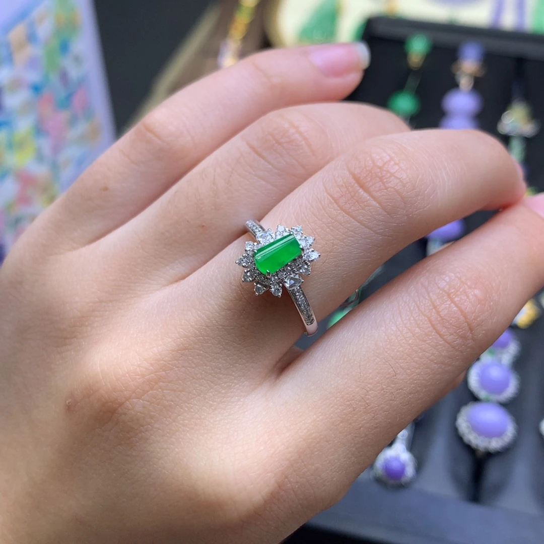 翡翠18K金镶嵌颈饰翡翠