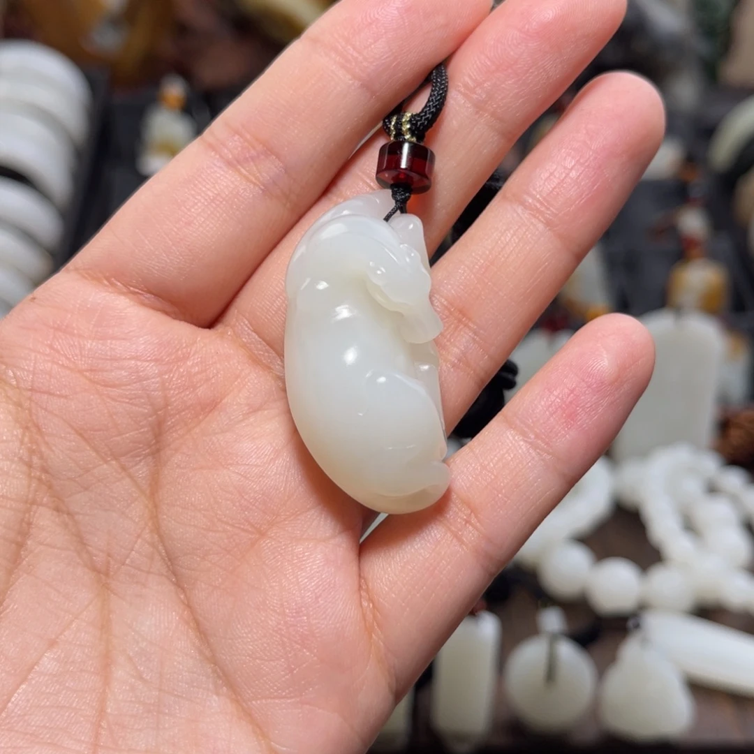 M***生和田玉未镶嵌颈饰纯手工小马