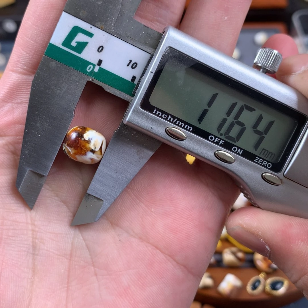 未镶嵌琥珀珠宝奇石