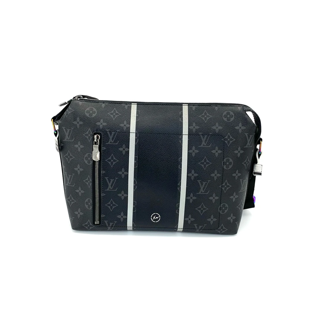 99新 LouisVuitton/路易威登 藤原浩联名黑老花斜挎包 尺寸30/26