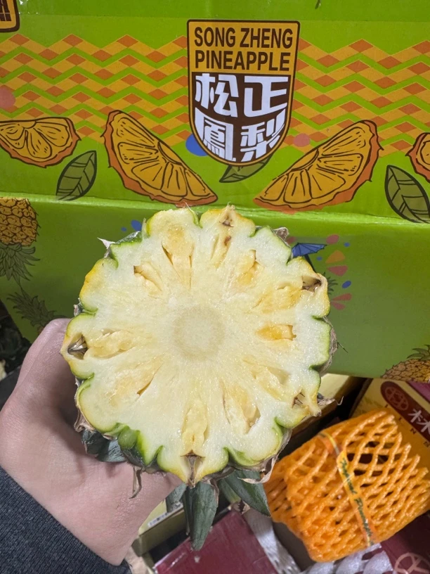 凤梨，每箱3-4个净3.8-4斤，海南