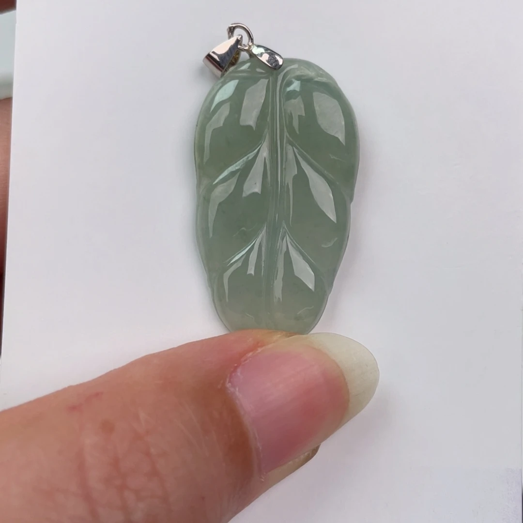 翡翠未镶嵌颈饰叶子