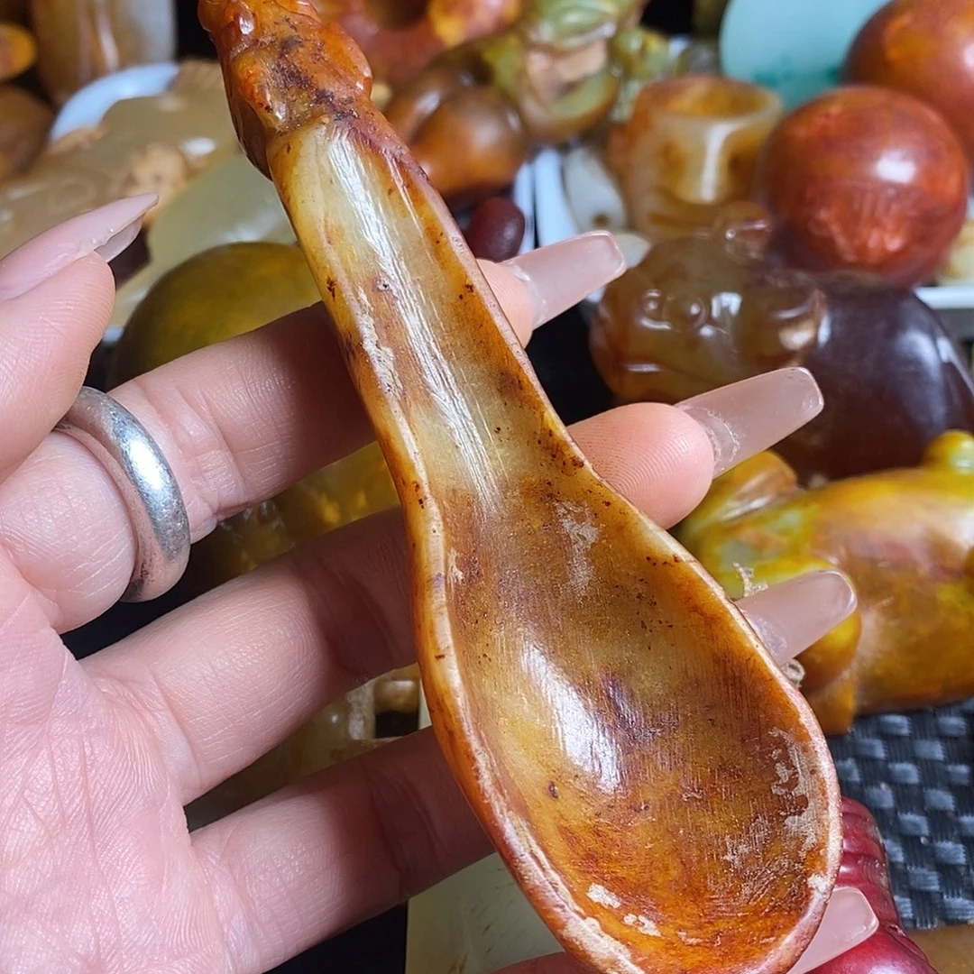 岫岩老玉（透闪石质玉）未镶嵌珠宝奇石