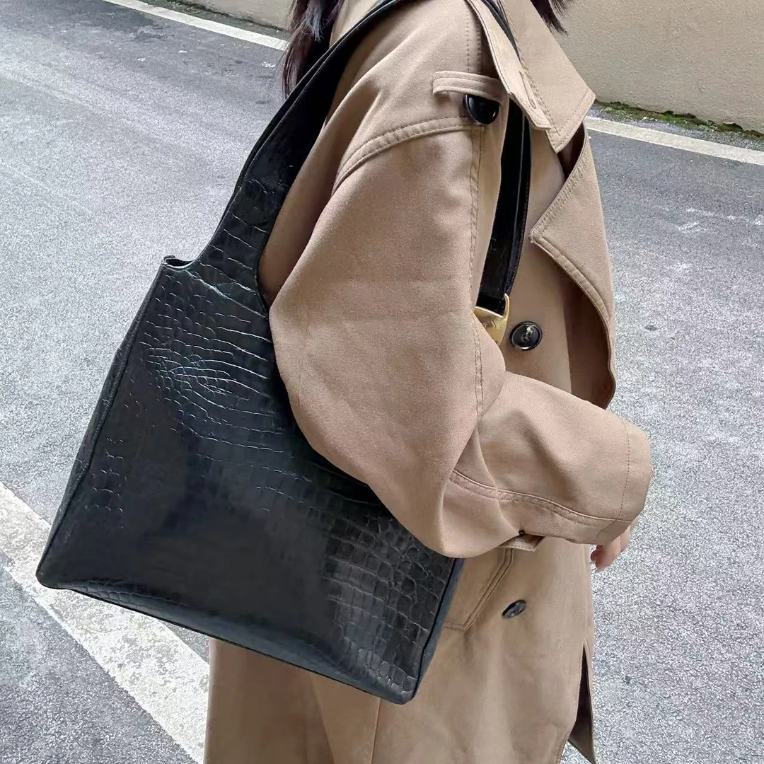 95新 FERRAGAMO/菲拉格慕 95新菲拉格慕黑金气质腋下hobo包969258