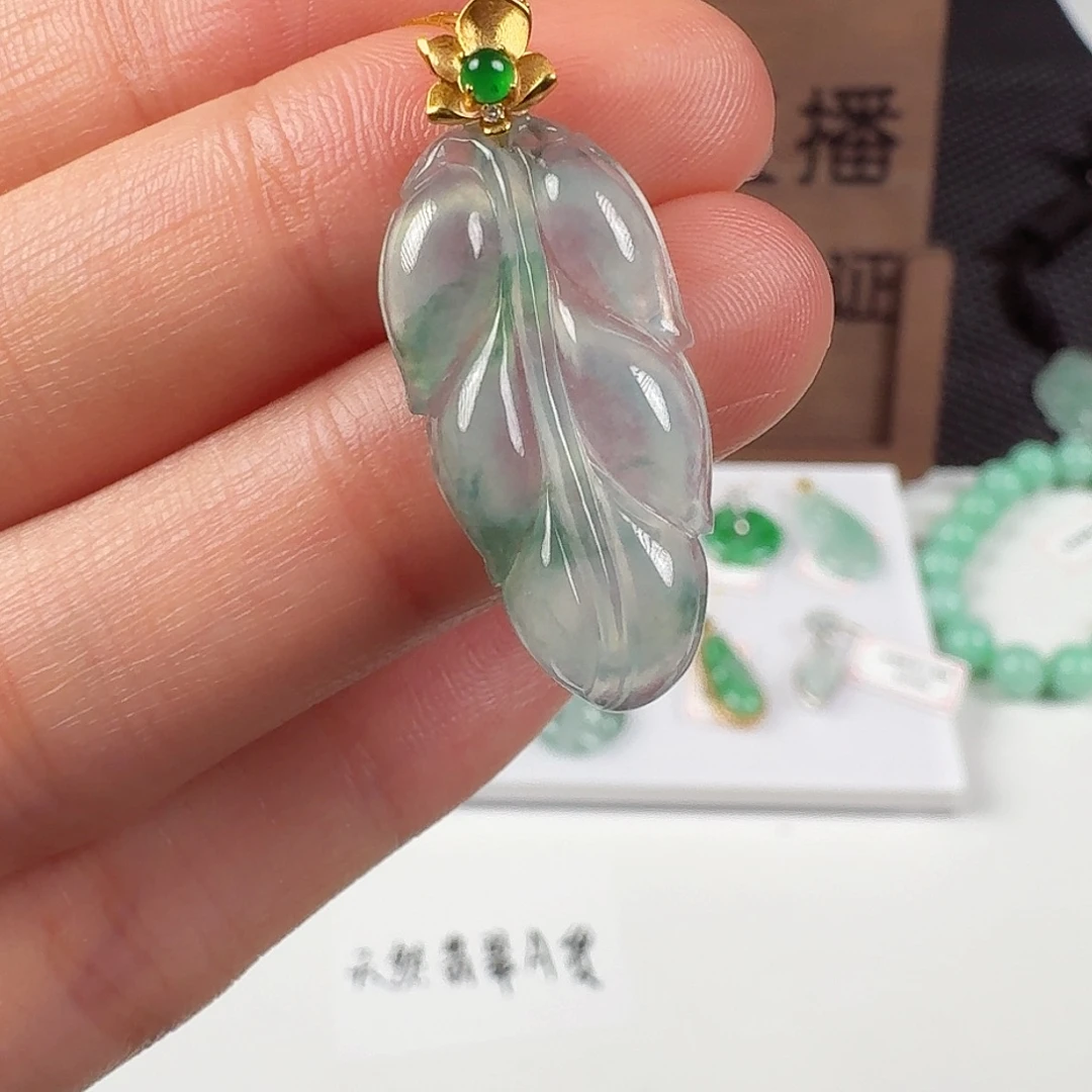 翡翠18K金镶嵌颈饰