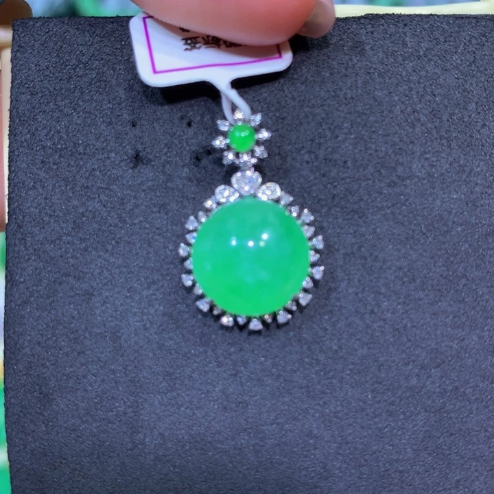 翡翠18K金镶嵌颈饰翡翠