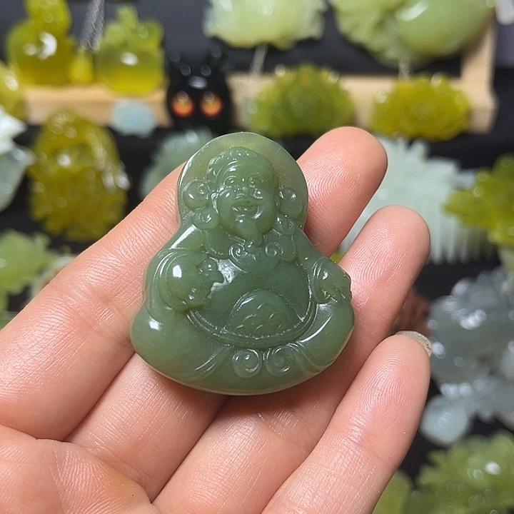 蛇纹石玉未镶嵌颈饰