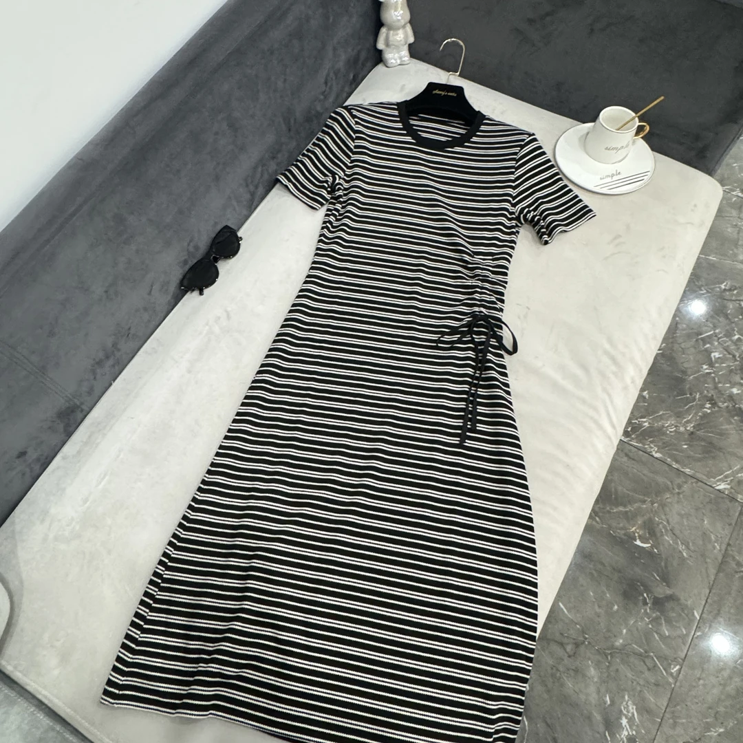 weilai-【度假风】条纹显瘦气质针织短袖开叉连衣裙-24113
