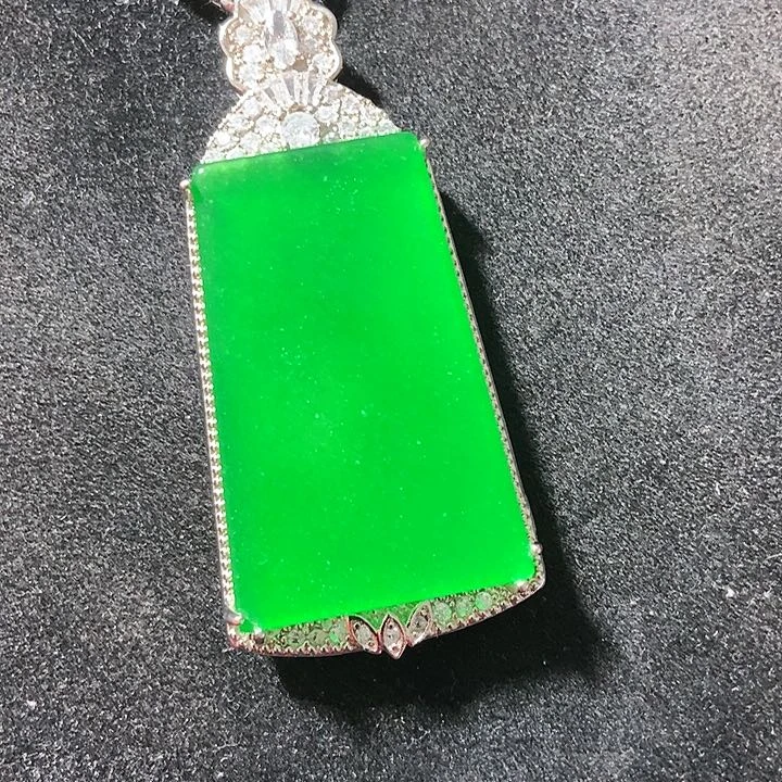 翡翠颈饰银S925镶嵌吊坠