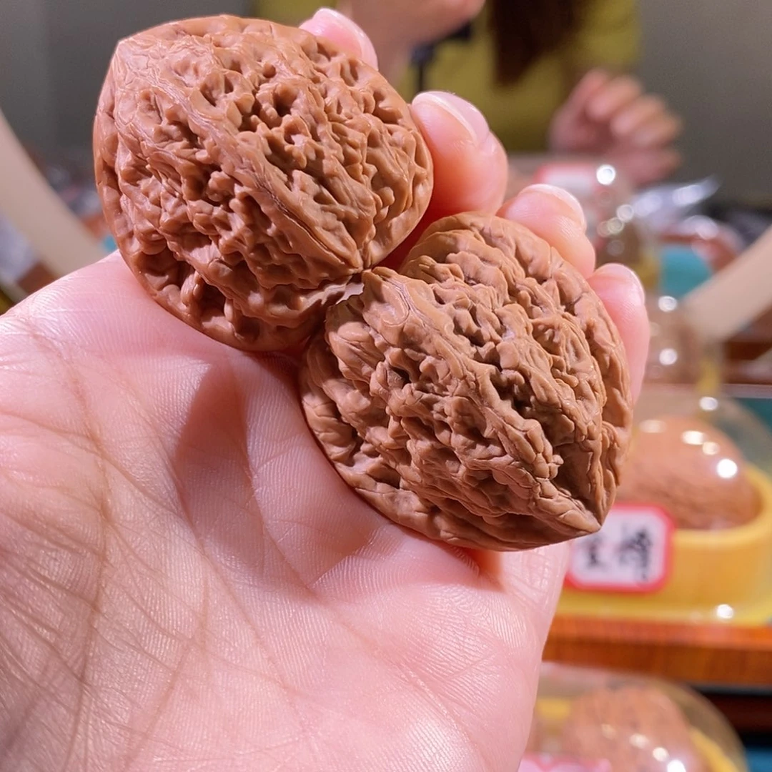 文玩核桃吊坠虎头王