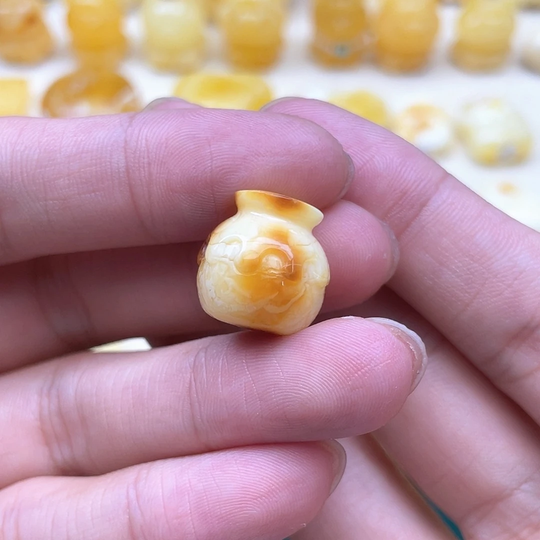 未镶嵌琥珀裸石惠**色蜜蜡