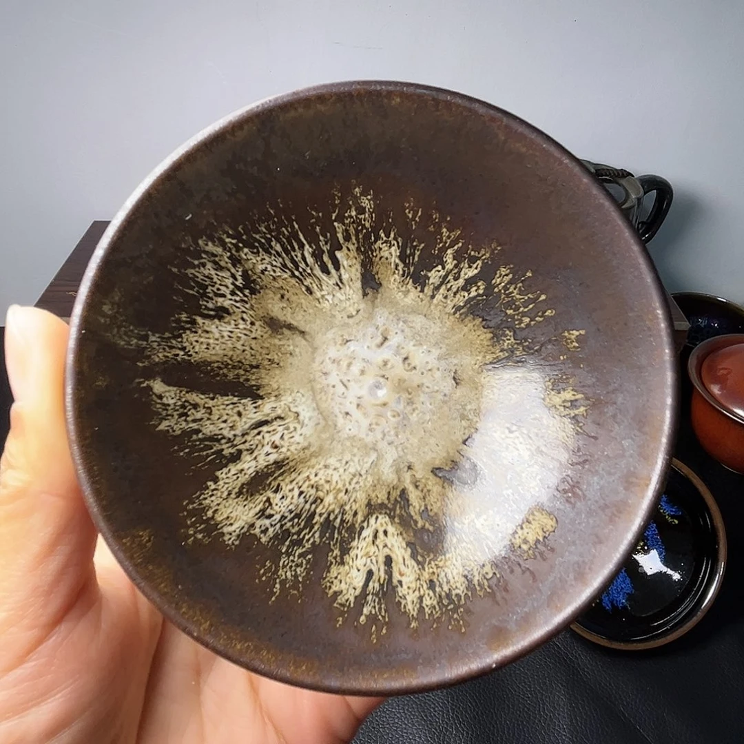 茶盏我在开会不去公司上班去啊