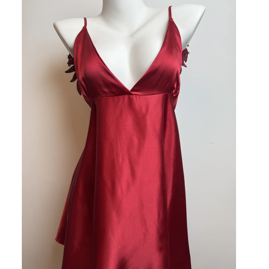 qqny天鹅展翅吊带性感激情睡裙套装露背诱惑睡衣