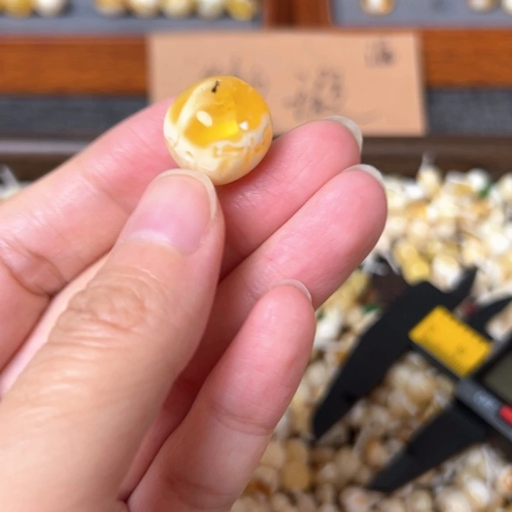 蜜蜡未镶嵌裸石15.6mm一个