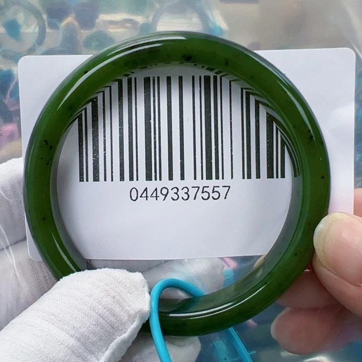 和田玉未镶嵌手镯包容56