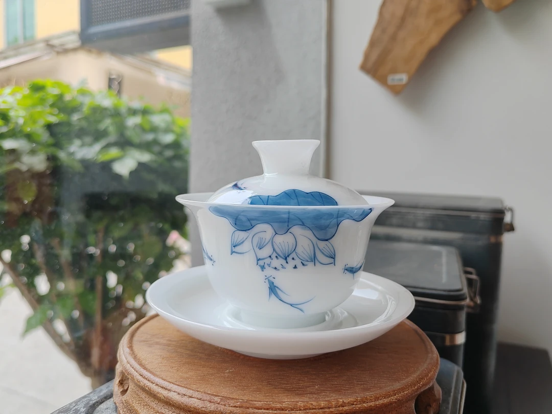 冰种玉瓷手绘鱼戏荷花盖碗满容约170ml盖下130ml