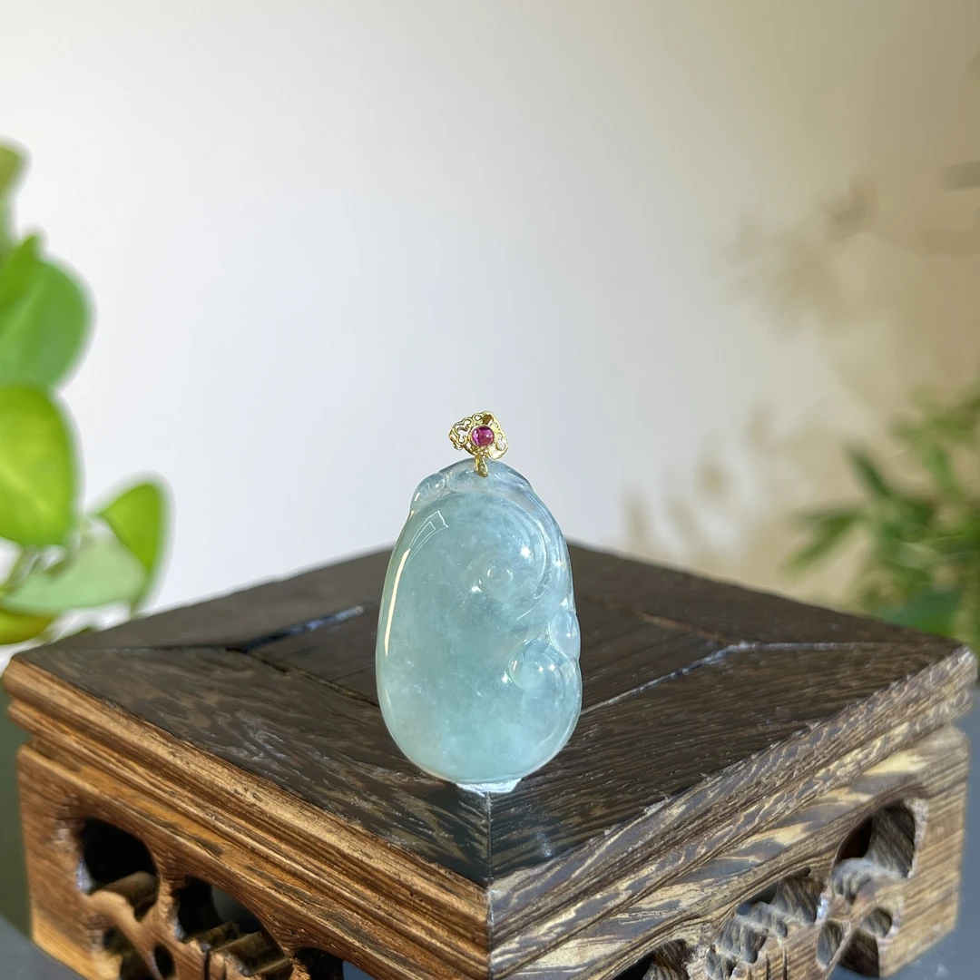 JXB08-019  天然缅甸A货翡翠 18K金扣如意